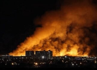 Массированная атака РФ на Киев: районы погружаются в темноту, начались проблемы с водой (видео)