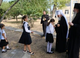 «Они просто пришли»: в УПЦ МП открестились от подпольной школы, действующей при их монастыре в Киеве