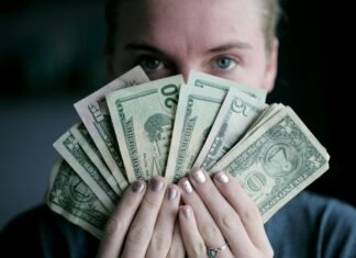 Курс валют в Украине на 17 января: доллар обновил исторический максимум