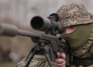 «Крыса в городе»: ССО взяли в плен россиянина, который координировал удары по Купянску (видео)