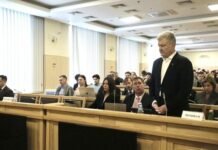 Представительница президента не пришла на суд по санкциям против Порошенко, политик заявил о затягивании процесса