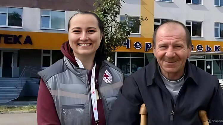 Подружжя з Есмані втратило дім через обстріл: Червоний Хрест допомагає з реабілітацією та документами