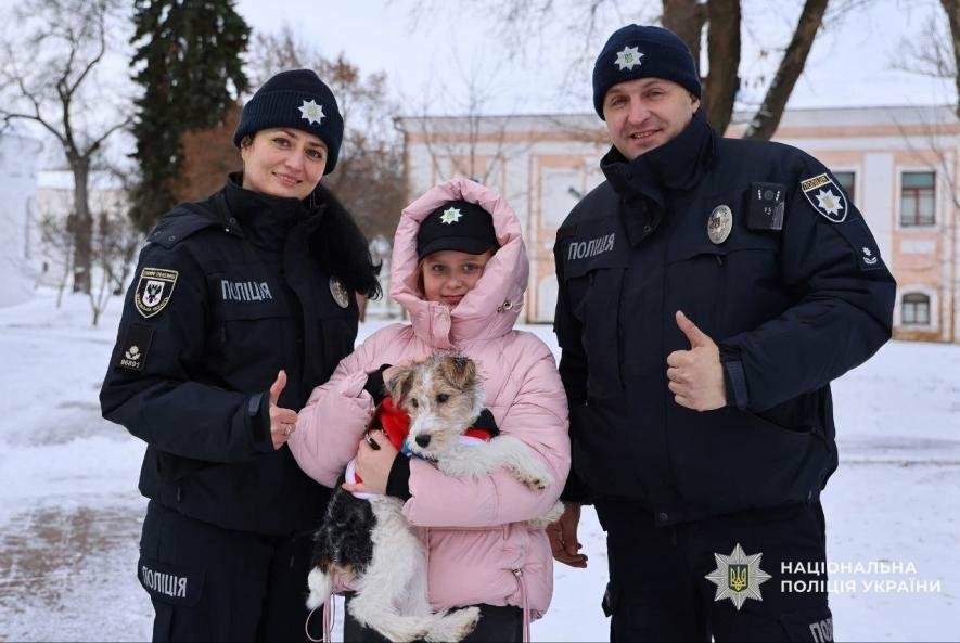 З вірою в добро і новорічне диво: чернігівські поліцейські здійснили мрію маленької Настуні