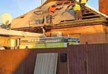 Закривають дах та віконні отвори: у Чернігові тривають аварійно-відновлювальні роботи