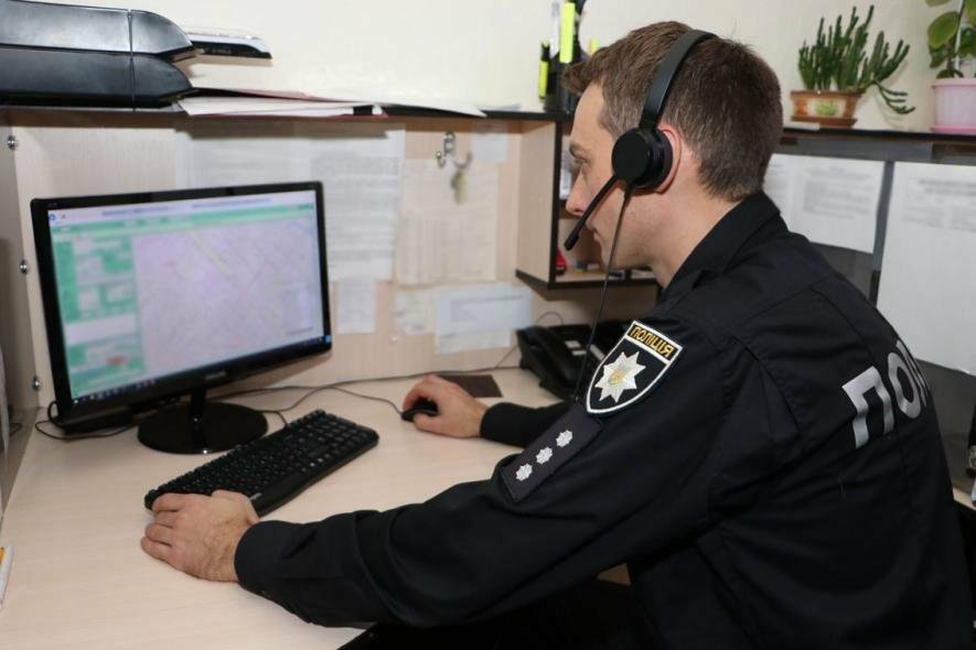 НЛО над Києвом і Wi-Fi тільки в дружини: поліція показала найкурйозніші дзвінки на 102 за 2025 рік