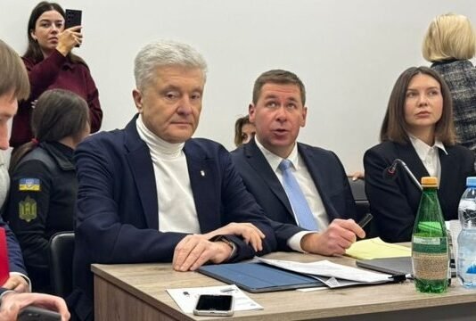 Порошенко указывает на непредоставлении обоснований для санкций в течение года, несмотря на отведенные законом 15 дней