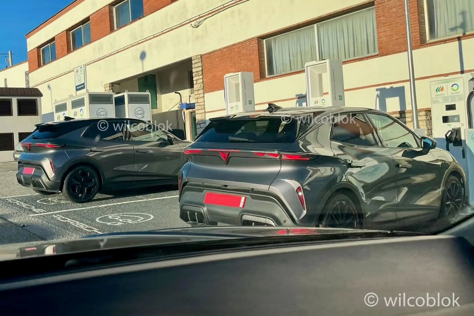 Стильный испанский электромобиль за 26 000 евро полностью рассекретили до премьеры (фото)