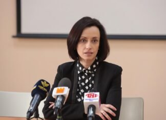 Будут ли учиться школьники летом: ответ Минобразования