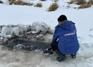 На озерах Чернігівщини тривають профілактичні заходи проти зимової задухи риби