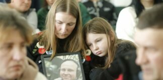 У Чернігові родинам загиблих воїнів вручили державні нагороди