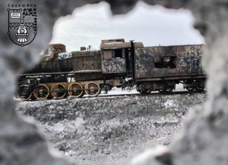 Історичний паровоз та вагон знищені ударом російської «Герані» на Чернігівщині