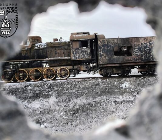 Історичний паровоз та вагон знищені ударом російської «Герані» на Чернігівщині