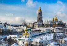 Зима диктує свої правила: Києво-Печерську лавру закрили для відвідування через погоду