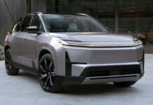 Toyota представила свій перший електричний трирядний кросовер