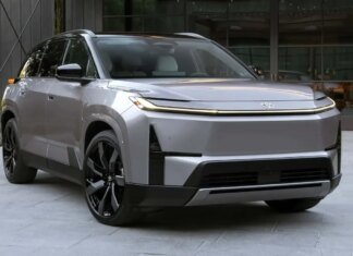 Toyota представила свій перший електричний трирядний кросовер