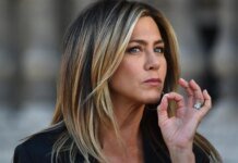 Дженніфер Еністон розповіла, як тримає форму у 57