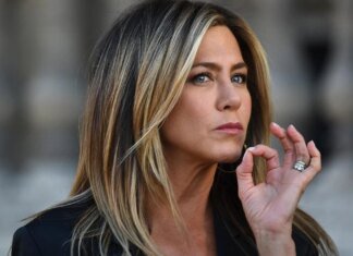 Дженніфер Еністон розповіла, як тримає форму у 57