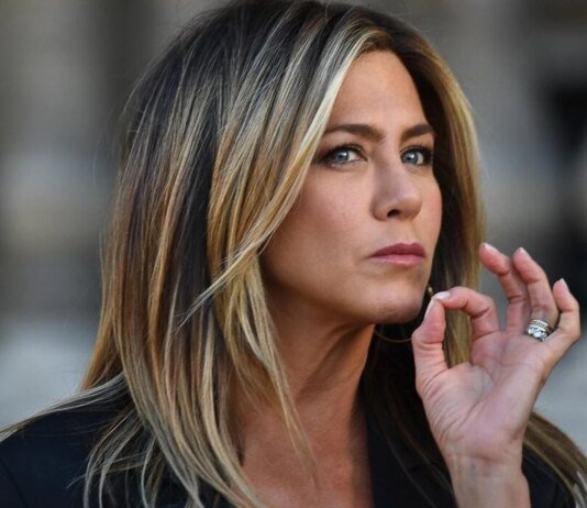 Дженніфер Еністон розповіла, як тримає форму у 57