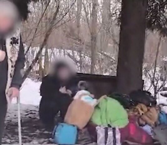 Поліцейські показали евакуацію сім'ї з Костянтинівки та тіла загиблої матері