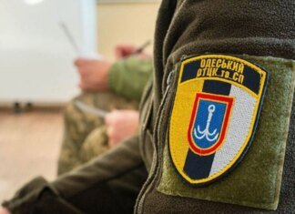 В Одесі натовп напав на групу оповіщення ТЦК, військовослужбовці отримали травми та опіки від сльозогінного газу