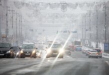 Лід під снігом і кілометрові затори: столиця паралізована через негоду