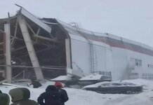 У росії обвалився дах цеху на заводі "Моторінвест" — під завалами знайшли людей