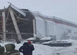 У росії обвалився дах цеху на заводі "Моторінвест" — під завалами знайшли людей