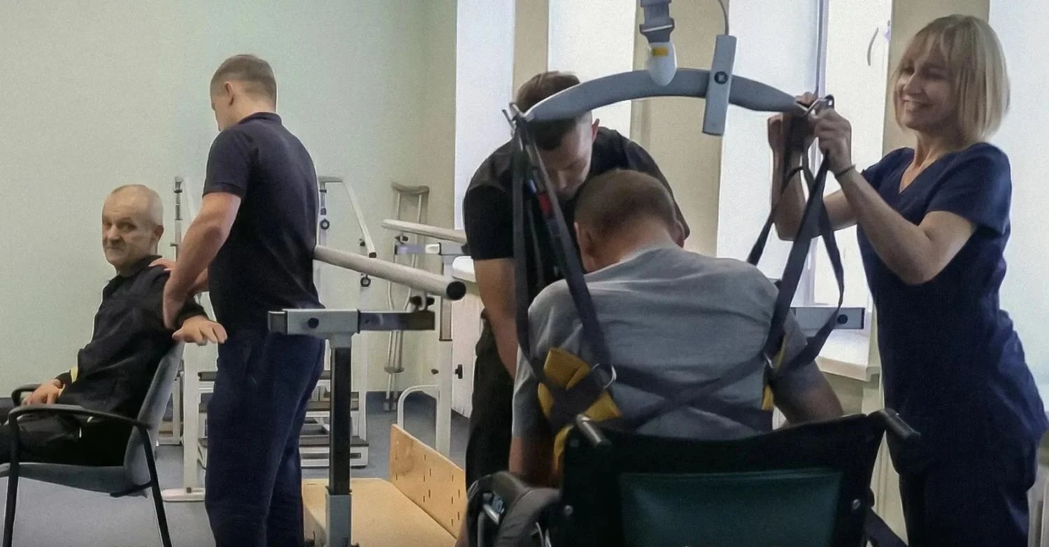 Хто оплачує лікування поранених військових і що гарантує держава: роз'яснення Міноборони