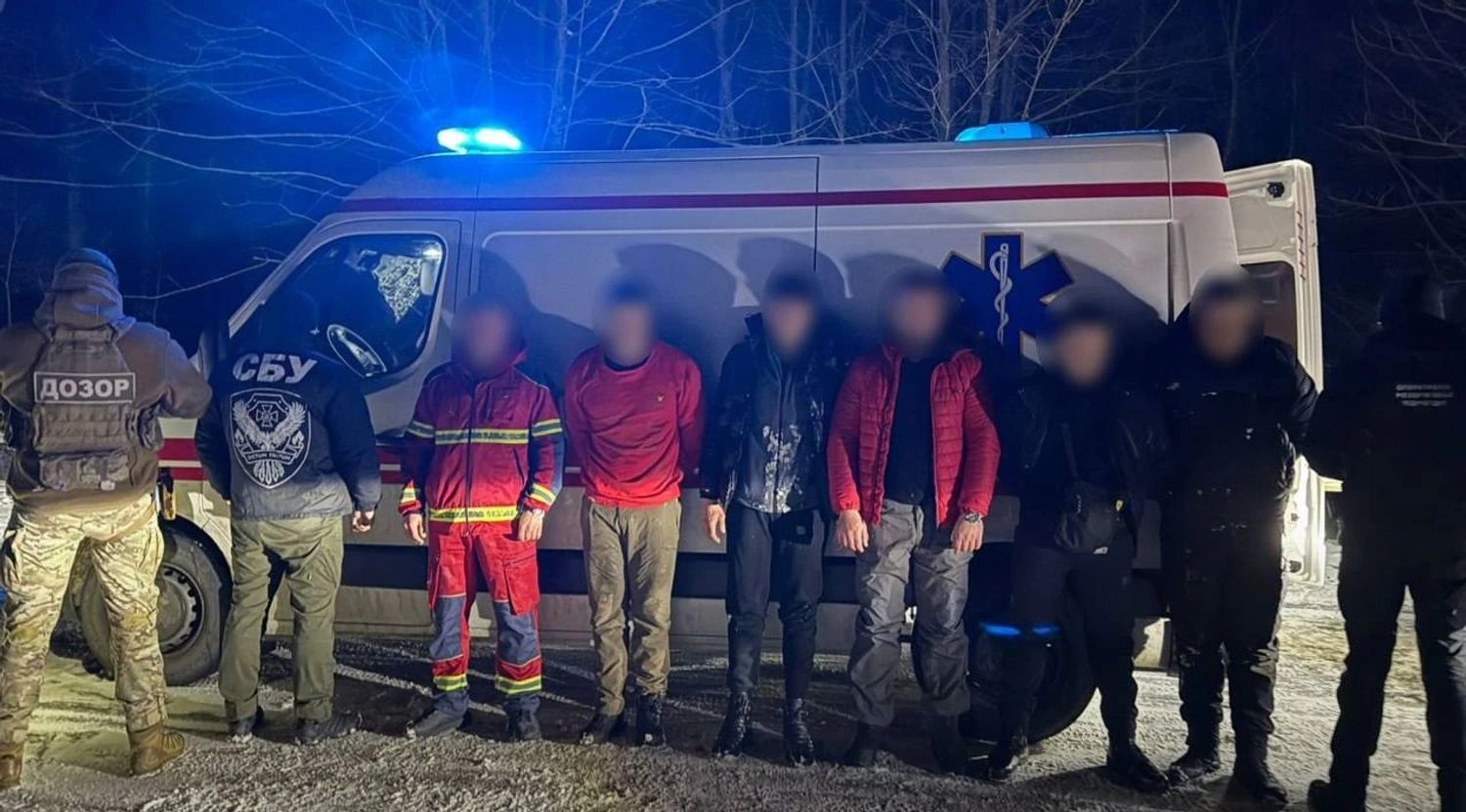 Ціна питання — 60 тис. доларів. На Буковині затримали "швидку" з ухилянтами