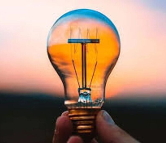 Завтра у більшості регіонів України діятимуть графіки погодинних відключень світла