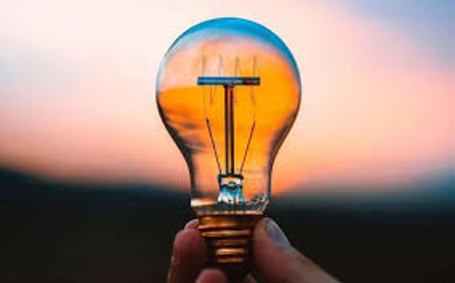 Завтра у більшості регіонів України діятимуть графіки погодинних відключень світла