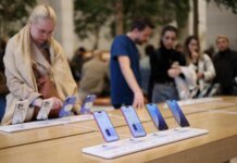 Ринок смартфонів очікує рекордне падіння у 2026 році через дефіцит та подорожчання пам'яті