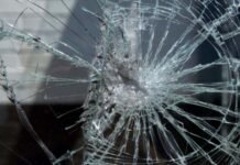 Російські «Молнії» атакували Семенівку: є влучання у житловий будинок