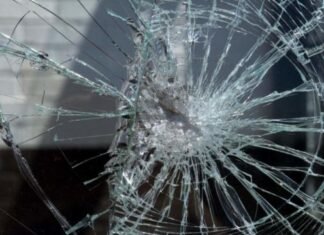 Російські «Молнії» атакували Семенівку: є влучання у житловий будинок