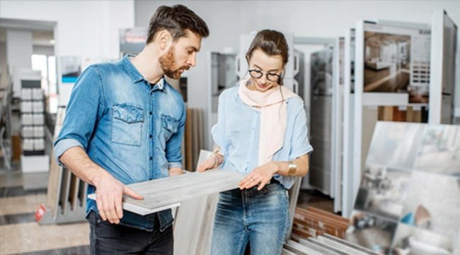 На Чернігівщині жінці повернули понад 22 тисячі гривень за плитку, яка не підійшла за кольором