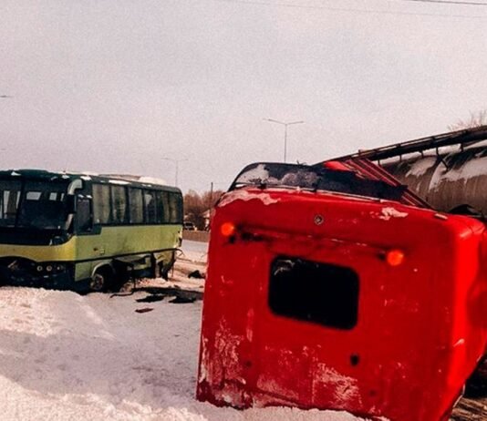 Водій бензовоза заснув за кермом — на Чернігівщині сталася ДТП з маршрутним автобусом