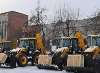 Допомога від Японії: автопарк комунальників Чернігова поповнився новою технікою
