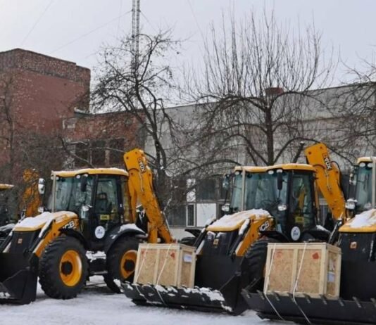 Допомога від Японії: автопарк комунальників Чернігова поповнився новою технікою