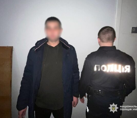 Нічний грабіж у Чернігові: чоловік поцупив телефон у жінки в гостях