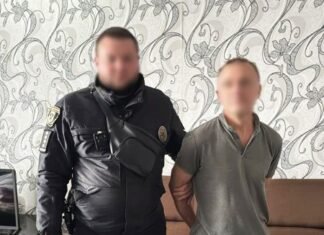 Завдав кілька ударів ножем у шию: на Чернігівщині чоловік вбив свого гостя