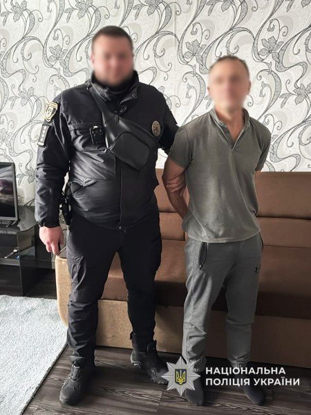 Завдав кілька ударів ножем у шию: на Чернігівщині чоловік вбив свого гостя