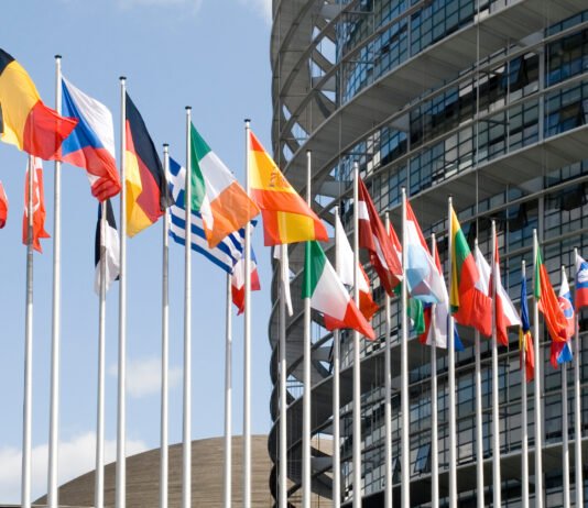 Европарламент одобрил предоставление Украине 90 млрд евро финансовой помощи