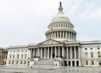 Правительство США второй раз за год приостановило работу: нет финансирования