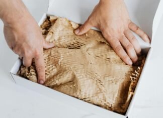 В ЕС окончательно приняли правила сбора пошлины за посылки до 150 евро: детали