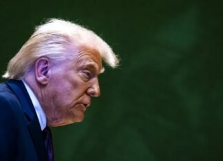 Трамп после поражения в Верховном суде ввел новые пошлины 10% почти на весь импорт США