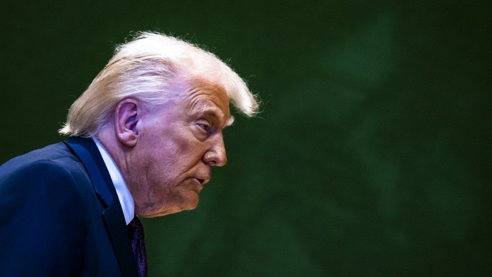 Трамп после поражения в Верховном суде ввел новые пошлины 10% почти на весь импорт США