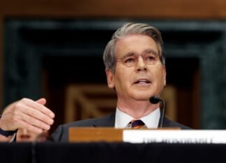 «Посмотрим, как пойдут мирные переговоры». Бессент не исключил новых санкций против России