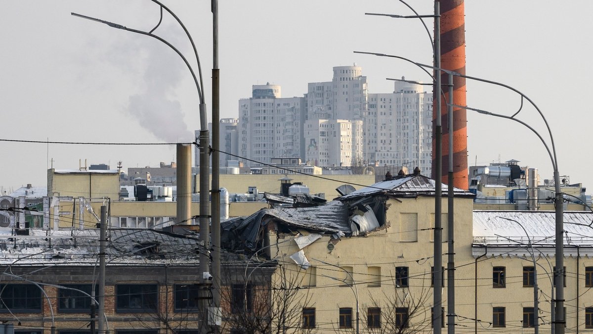 Российские обстрелы привели к падению ВВП Украины в январе: оценка