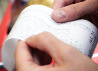 Кабмин запустил пилотный проект электронных чеков: в каких банках и магазинах уже доступны