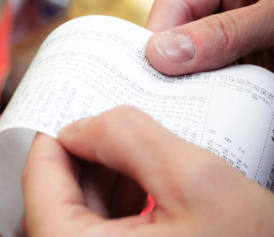 Кабмин запустил пилотный проект электронных чеков: в каких банках и магазинах уже доступны